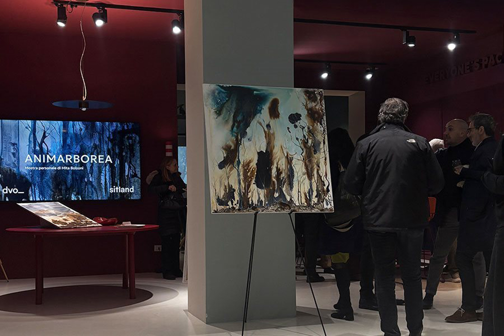 Il flagship DVO di Milano tra arte, natura e design